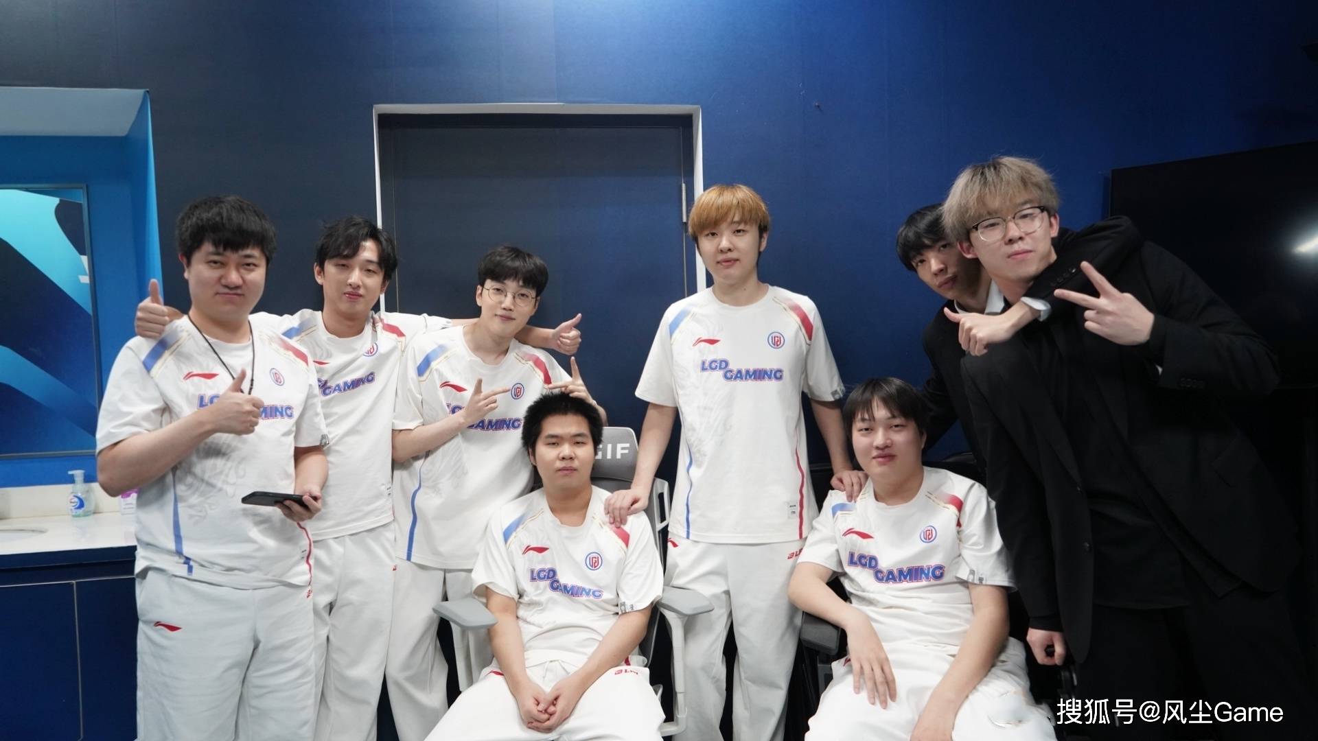 开云体育app-LGD力克T1，Knight完成史诗逆转鏖战多局四强赛，让粉丝疯狂欢呼