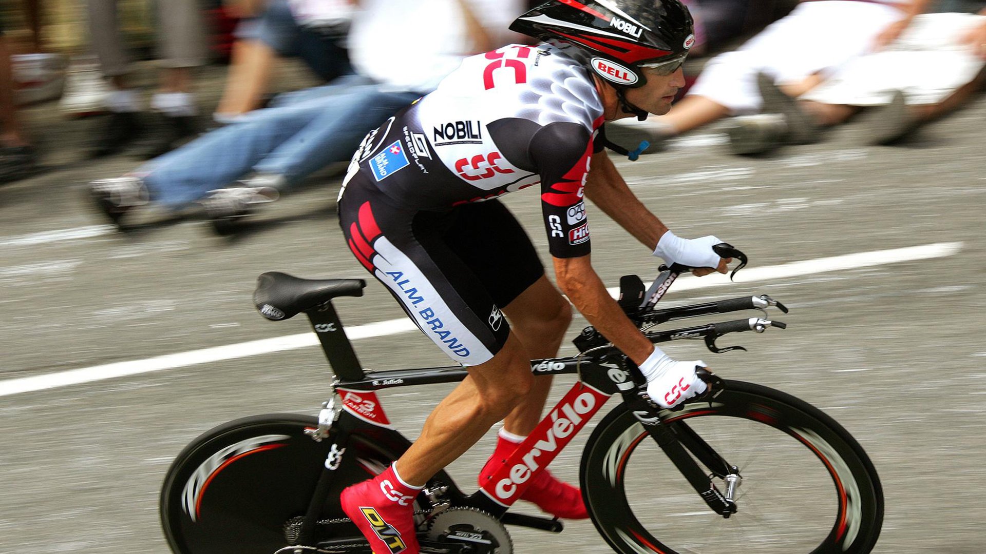 恩比德48分狂飙!约基奇三双诠释何为降维打击—掘金轻取广东背后的篮球维度差距