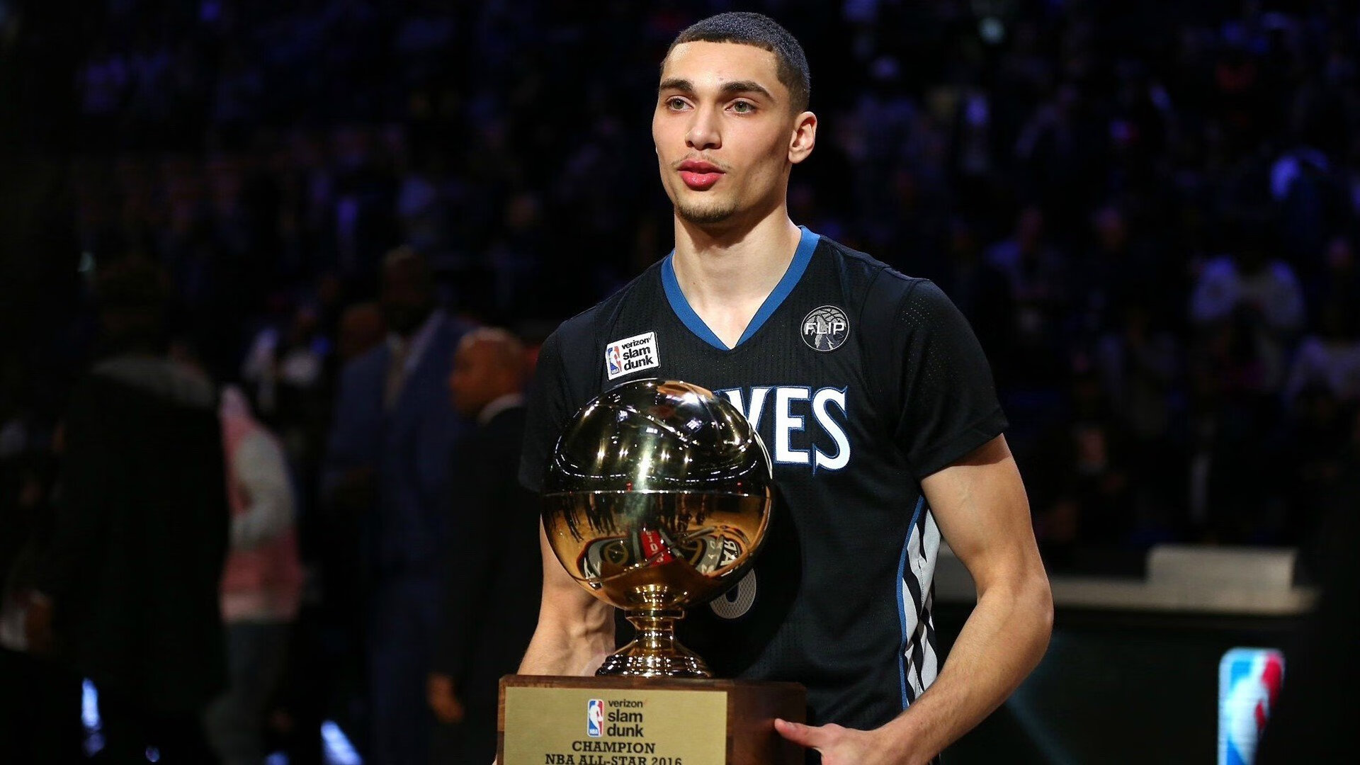 开云体育平台APP-多特蒙德上空的巨幕投影，当西亚卡姆的篮球法则席卷德甲争冠夜